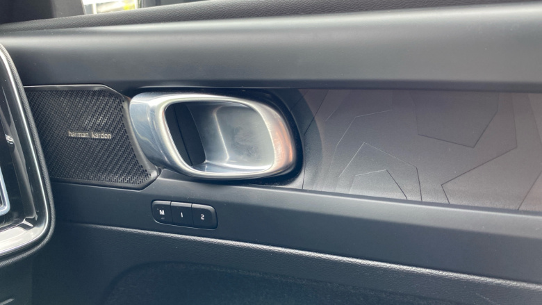 Volvo Xc40 1.5 T5 Recharge PHEV Ultimate Dark 5dr Auto Estate